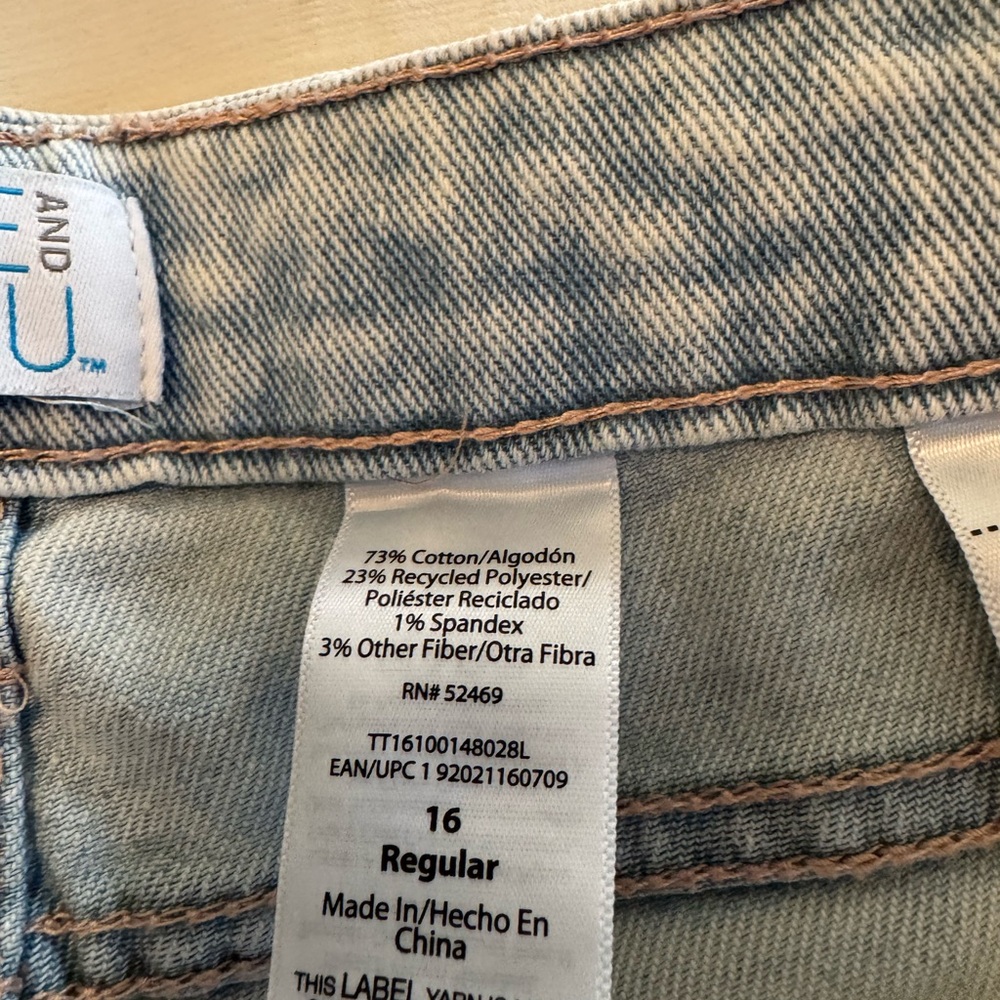 Time and Tru Women's High-Rise Mom Jeans - Light Wash Distressed Ankle Denim - Picture 11 of 11